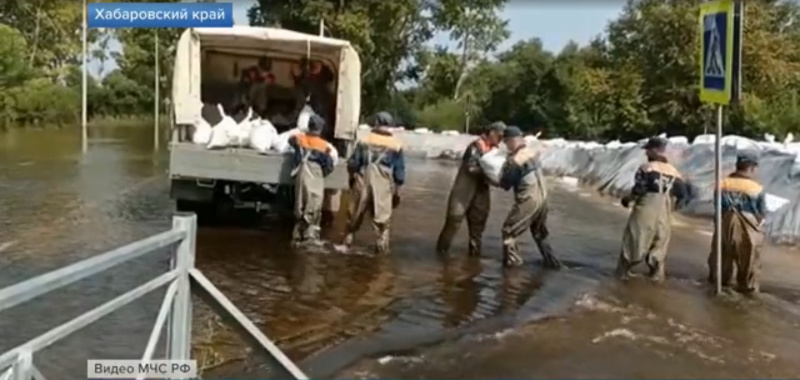 В Хабаровске стремительно растет уровень воды в Амуре. Первый канал. 16.08.2021