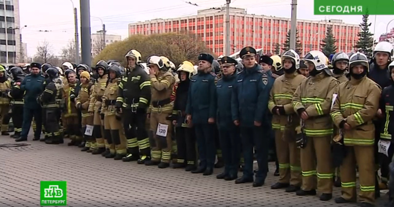 Петербургские спасатели покоряли небоскреб наперегонки. НТВ. 04.11.2022